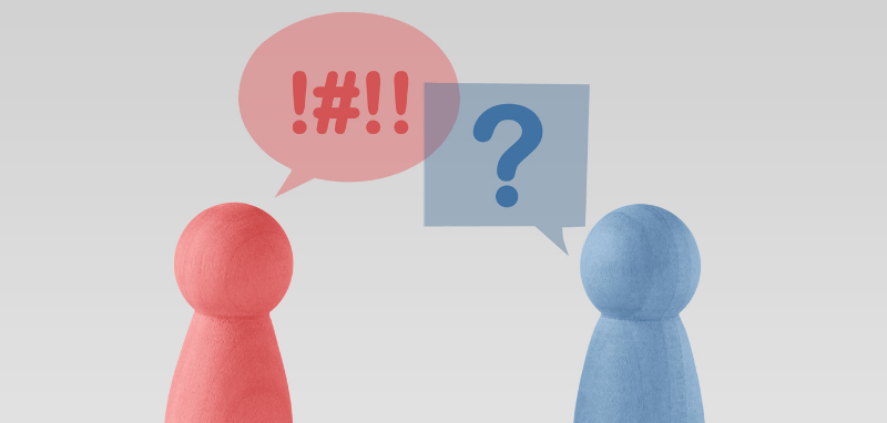 FB_Zwei Kegel diskutieren Ein roter Kegel und ein blauer Kegel, mit Sprechblasen